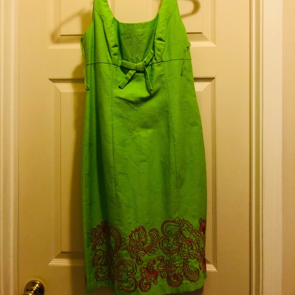 Ready for Spring and Summer!
Beautiful green dress w/ fuchsia detail. - Picture 4 of 5